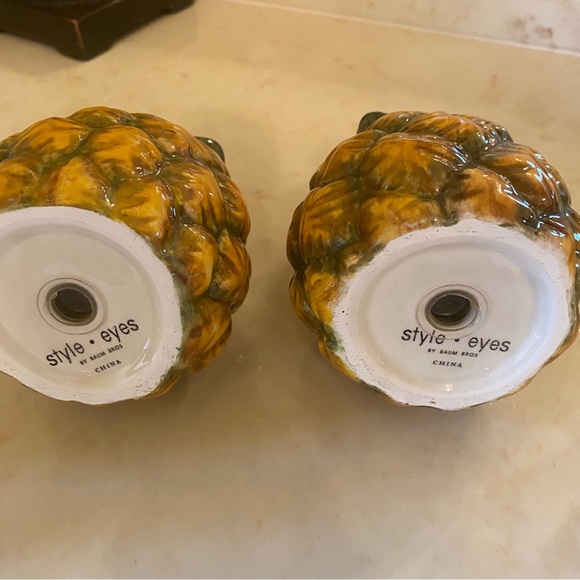 Style-Eyes by Baum Bros Pineapple Salt & Pepper Shaker Set - Picture 7 of 7